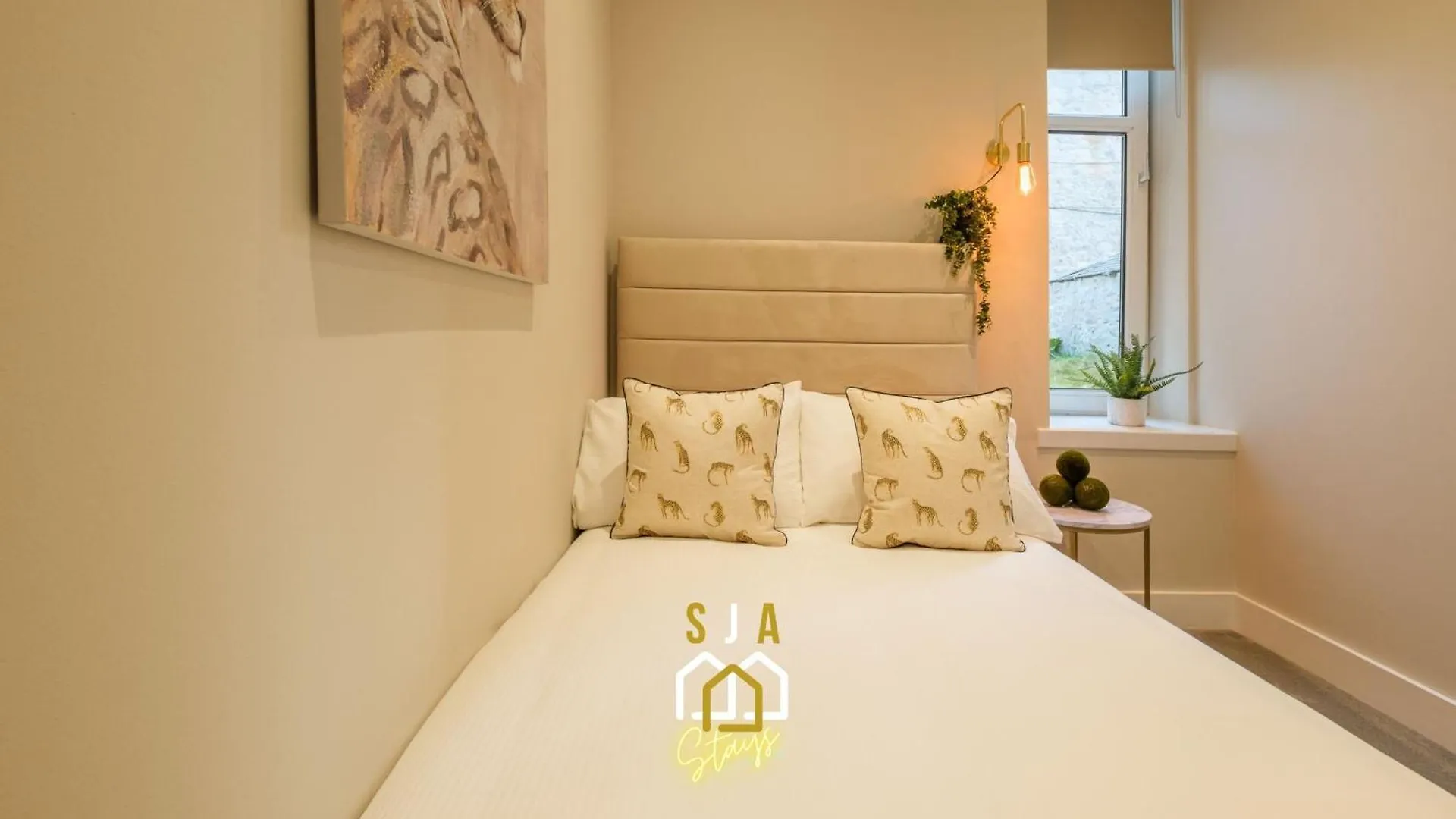 West End Retreat - Sja Stays - 2 Bed Apartment Абердин
