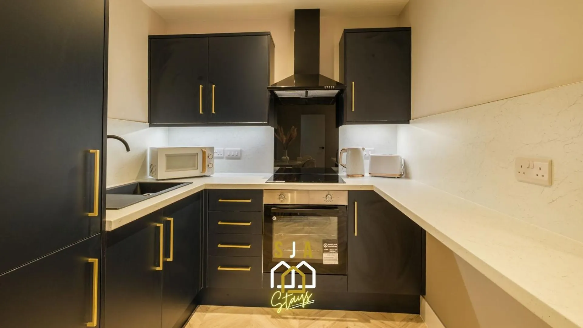 West End Retreat - Sja Stays - 2 Bed Apartment Абердин