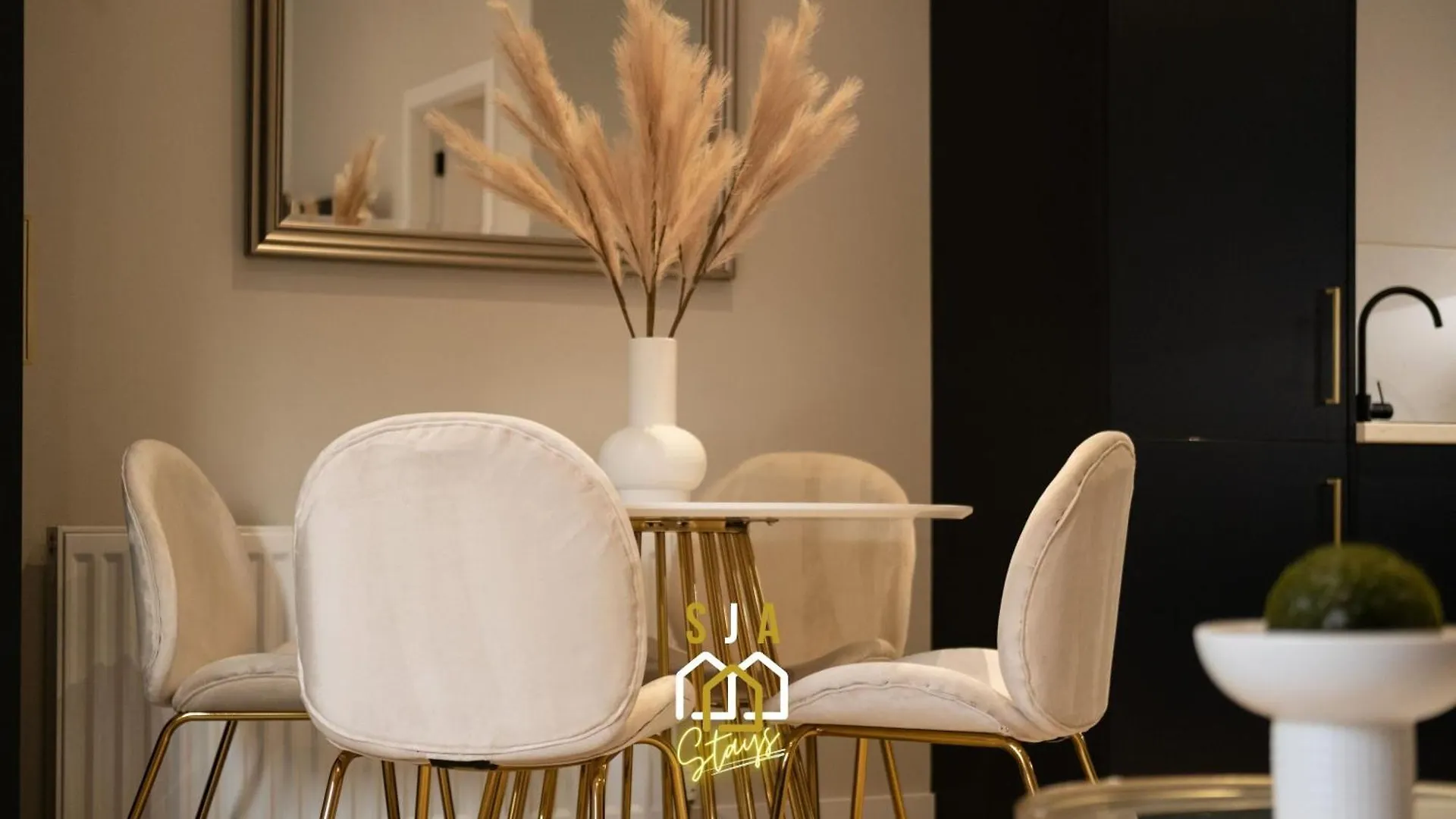 West End Retreat - Sja Stays - 2 Bed Apartment Абердин